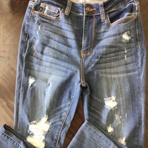 Judy Blue Skinny Fit Medium Wash Distressed Jeans